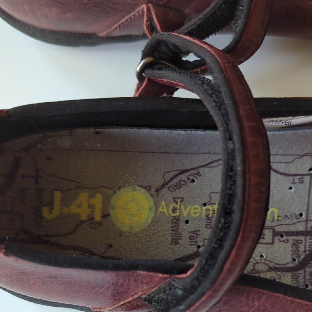 J-41 Women's Burgundy Mary Jane Flats - Picture 2 of 7
